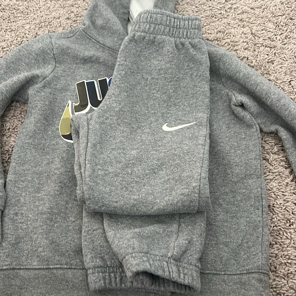 Nike fleece and tshirts